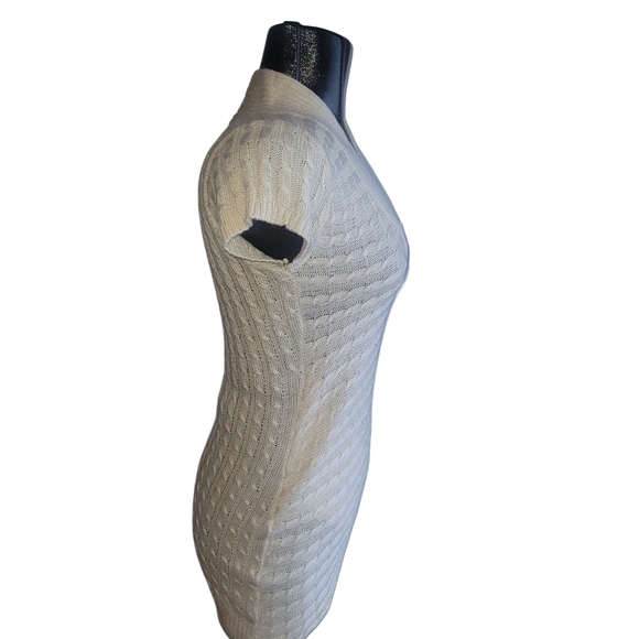 Guilty Off White Colored Knit Short Sleeve V Neck Top M - Picture 4 of 7